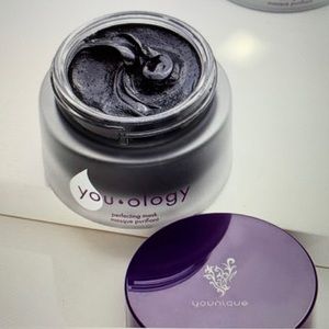 Younique Royalty Detoxification Mask